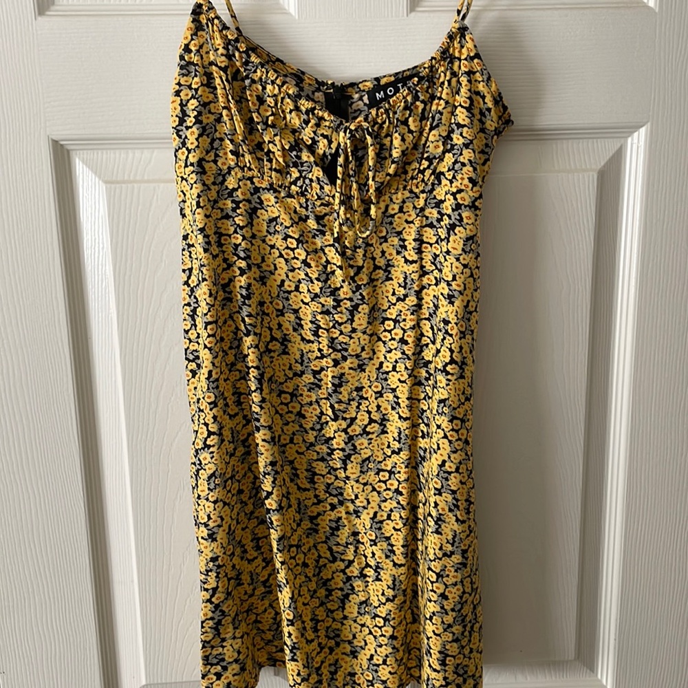 Motel brand from Pacsun yellow flower dress size small